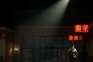 沉舟侧畔 河道中半沉的旧木船